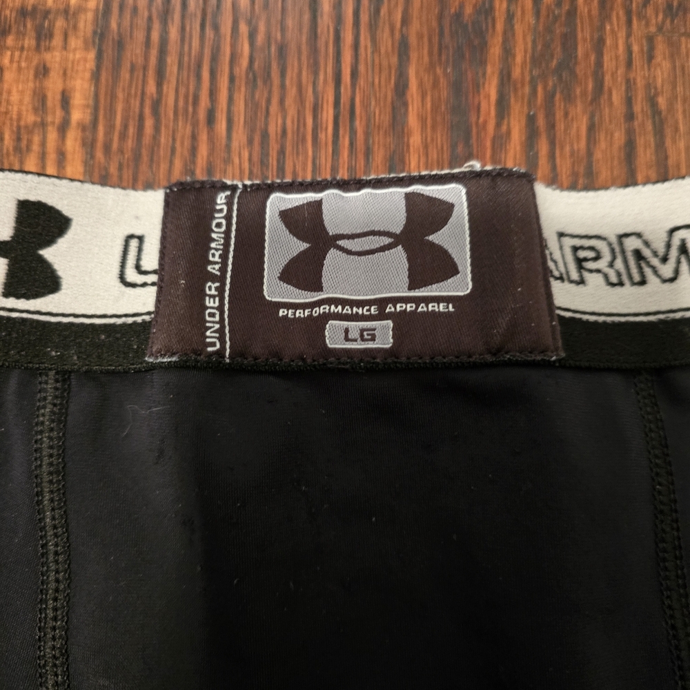 Under Armour compression shorts - Picture 3 of 5